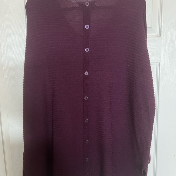 Tahari Light Weight Sweater, plum colored, size 3X - Picture 2 of 3